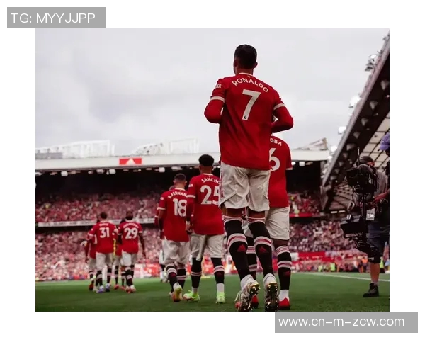 C罗重返曼联正式官宣签约两年合同薪水令人瞩目